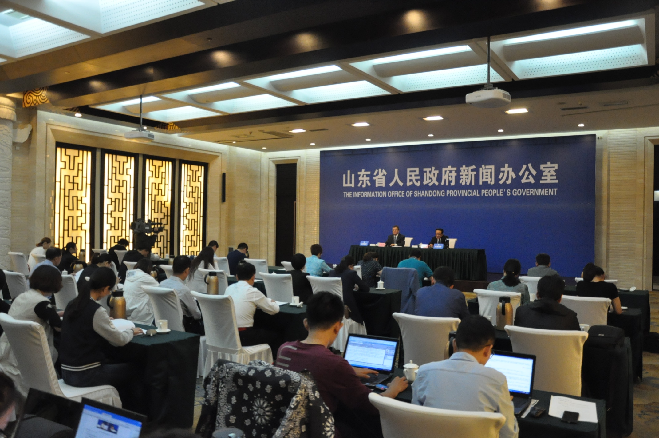 省政府召开新闻发布会通报全省国有景区门票降价情况